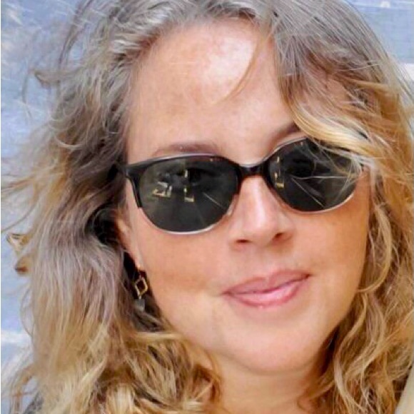 Meet your Posher, Diana - Picture 1 of 2